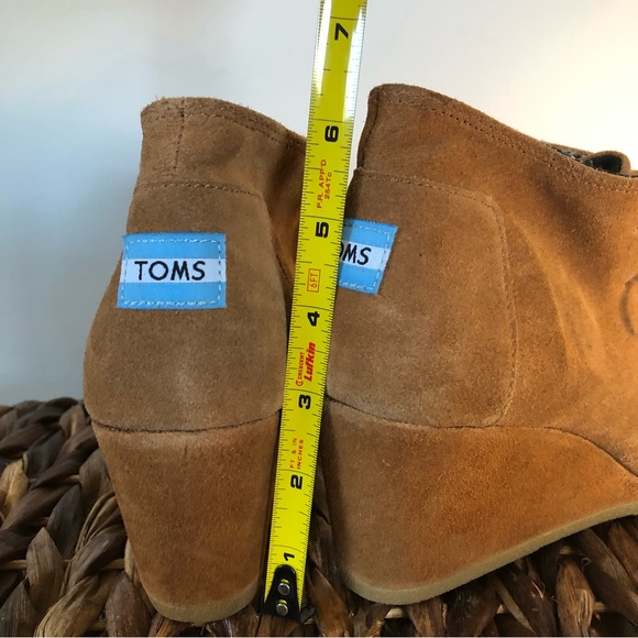 Toms | Desert Suede Lace-up Wedge Heel Bootie | Size 9 - Picture 12 of 13